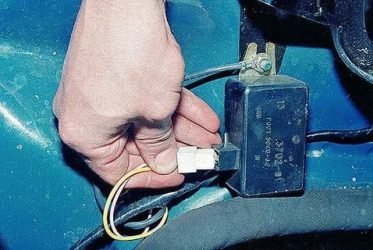 Реле стартера газель 402 где находится?