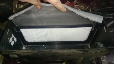 Салонный фильтр нива 21214 где находится?
