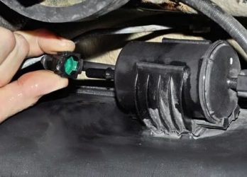 Замена топливного фильтра на гранте 8 клапанной